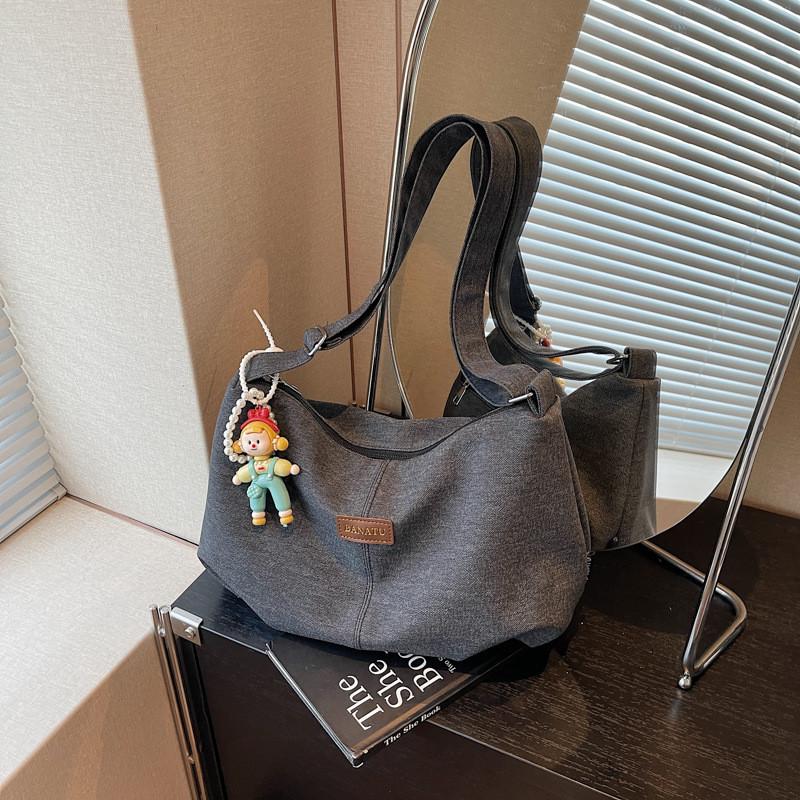 Simple Denim Tote Bag With Large Size And Zipper Closure For Daily Outfit Accents