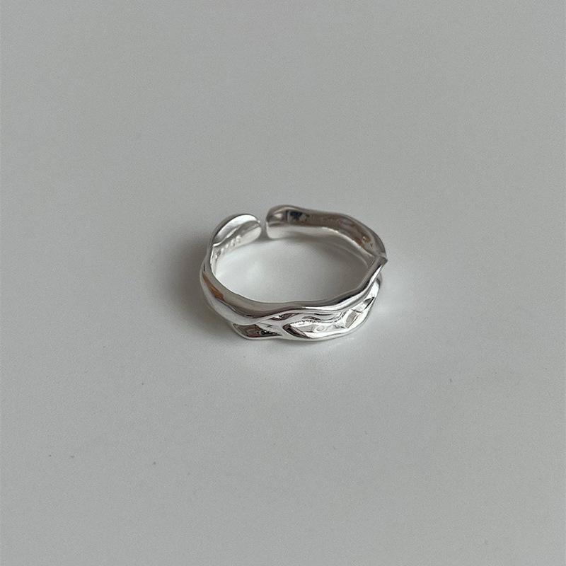 Women's Geometric Pleated Ring: Retro, Exaggerated, Hip Hop Punk Index Finger Fashion Accessory.