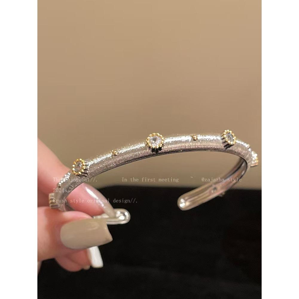 

Браслет Spirit Snake Haoshi Дизайнерский Нишевый Темперамент Простой и Белый Высокая Ценность Универсальный Ретро Браслет