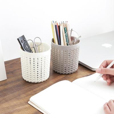 Módní dutý ratanový plastový držák na psací potřeby