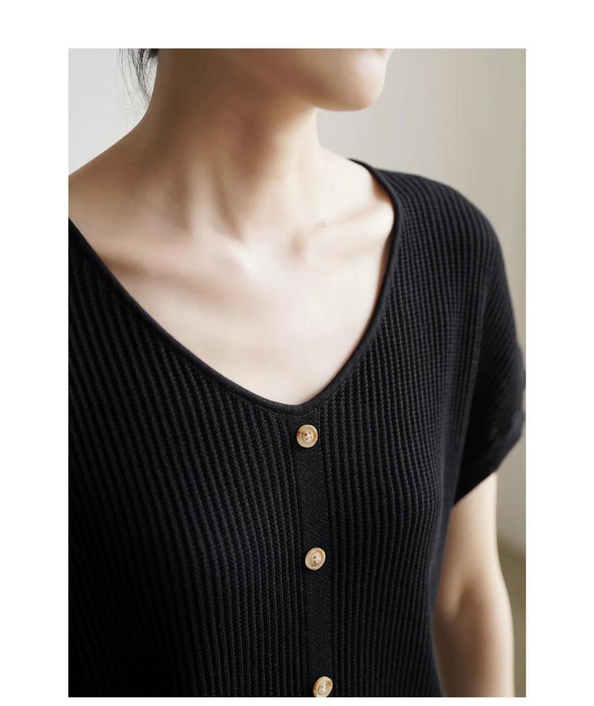 Exquisite French Retro Ice Silk V-Neck Knitted Summer T-Shirt for Women