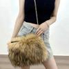 2025 Zima Nové Plyšové Spojkové Kabelky Imitace Mývalí Srsti Dámská Kabelka do Podpaží Evropský Americký Trendy Řetízek Dámské Ramenní Kabelky Dámská Měkká Nadýchaná Kabelka