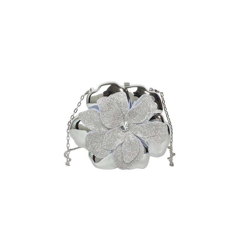 Borsa da sera a pochette con fiore in acrilico per donna con manico a catena e chiusura a lucchetto