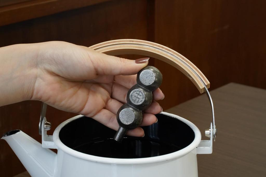 Železná vejce Ikenaga Iron Works Železný držák na vejce Železné nádobí Nambu Železné knedlíčky Doplňování železa Nakládané v rýžových otrubách Vyrobeno v Japonsku