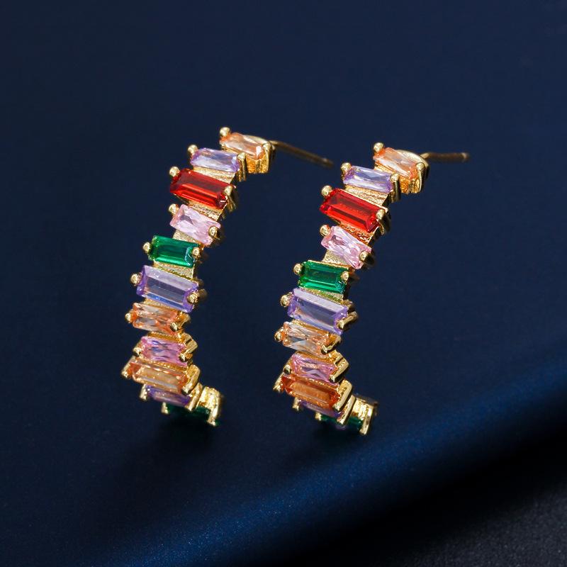

Разноцветные геометрические полукруглые серьги-гвоздики C-образной формы с квадратным цирконом, экологически чистое гальваническое покрытие