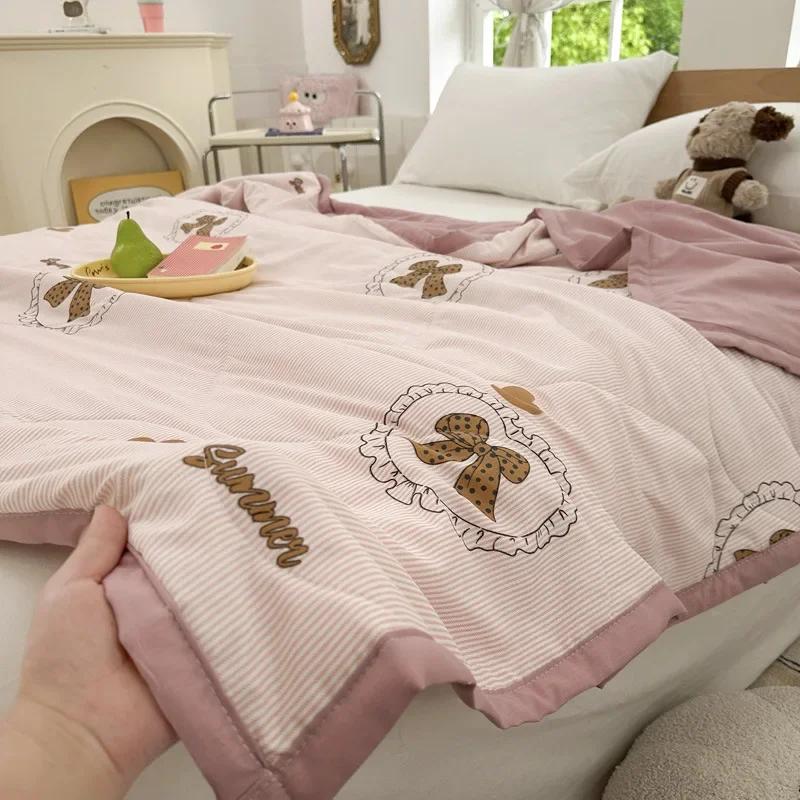 Cartoon Bear Printed Summer Quilt Lightweight Soft Cooling Blankets Machine Washable Single Double Size Thin Quilted Blanket