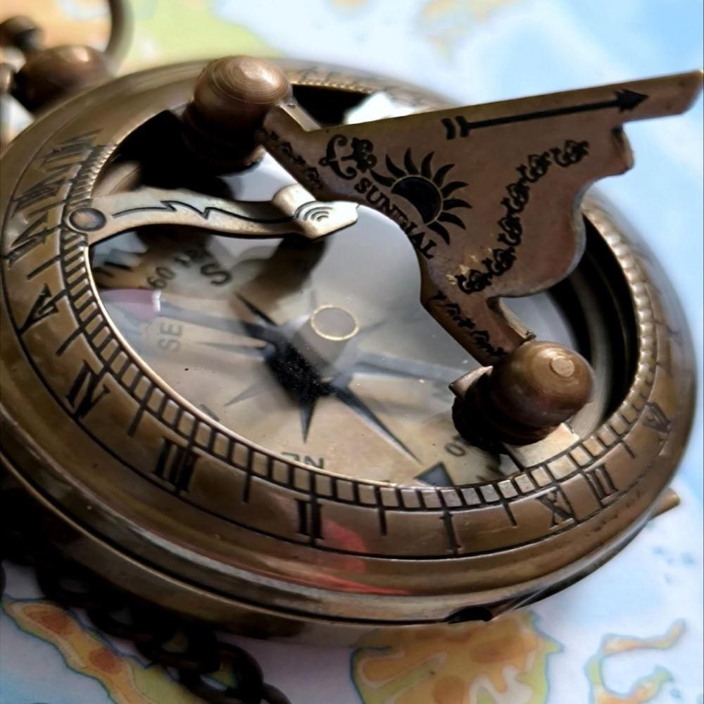 Antique Design Sundial Pocket Compass with Chain – 6.35 Cm