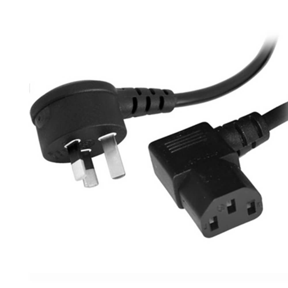 

Угловая 3-контактная сетевая вилка, гнездо IEC C13, 0,5 м