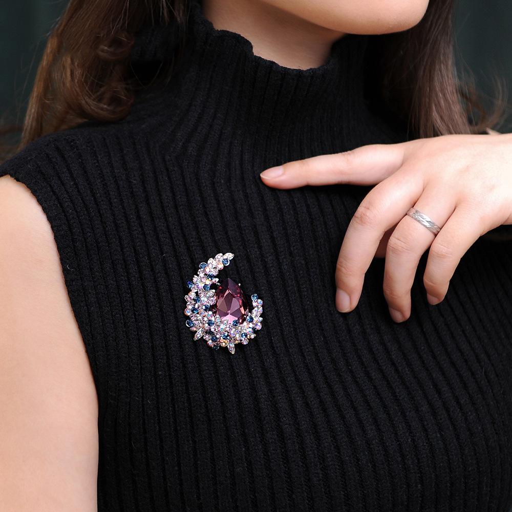 Temperament Crystal Brooch Women's Sweater Autumn and Winter Accessories Versatile Atmospheric Pin Simple Personality Corsage