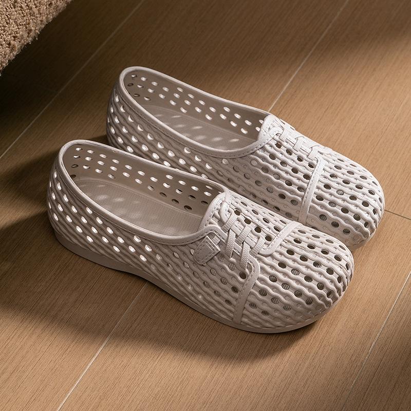 Suvised õõnes mustriga hingavad paksu tallaga sandaalid naistele ja pehme tallaga vabaaja rannaplätud naistele