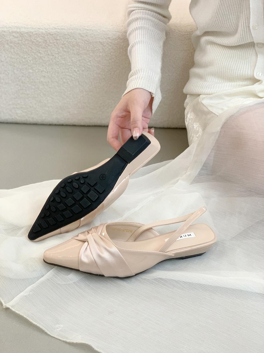 

Xiaoxiangfeng bag head sandals female summer wear new French temperament with skirt fairy slope heel pointed empty shoes 39 телесный