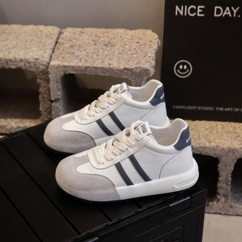 

Leather casual women s spring new round head thick sole non-slip fashion versatile cowhide sports board shoes 40 синій