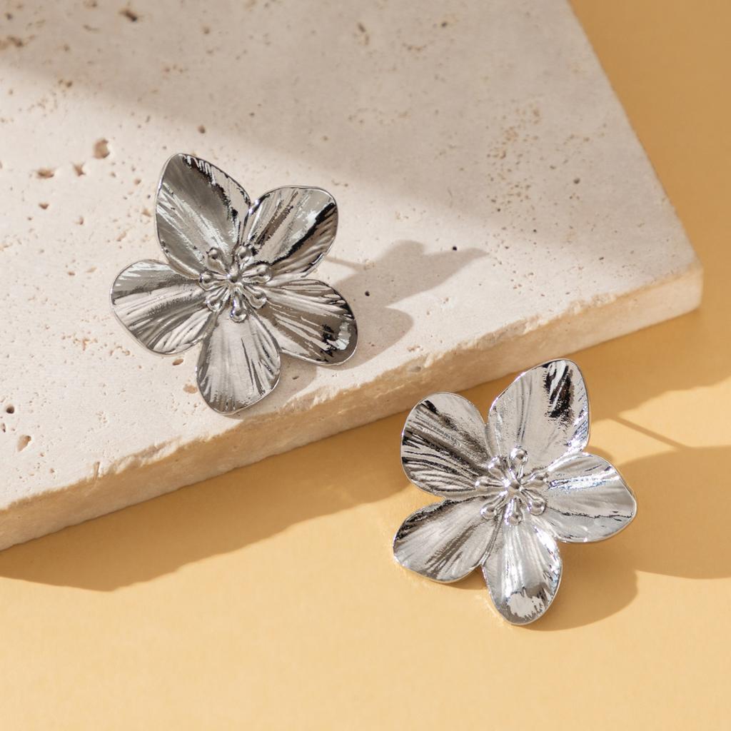 Exaggerated Gold Color Floral Stud Earrings for Women Girls Vintage Metal Two Flower Leaf Earrings Wedding Jewelry Accessories