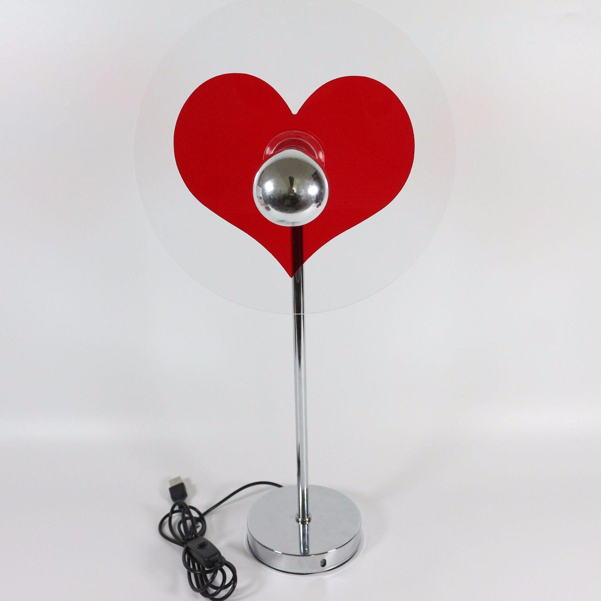 

Creative Romantic Heart Table Lamp: Bauhaus Selfie Projection with USB Plug-in for Live Stream and Bedroom Atmosphere