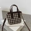Niche design sense spring and summer bag women's new trendy versatile thousand bird grid shoulder portable messenger bag