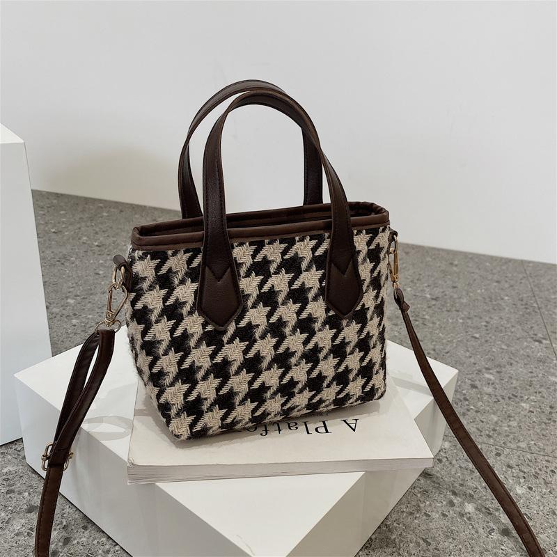 Niche design sense spring and summer bag women's new trendy versatile thousand bird grid shoulder portable messenger bag