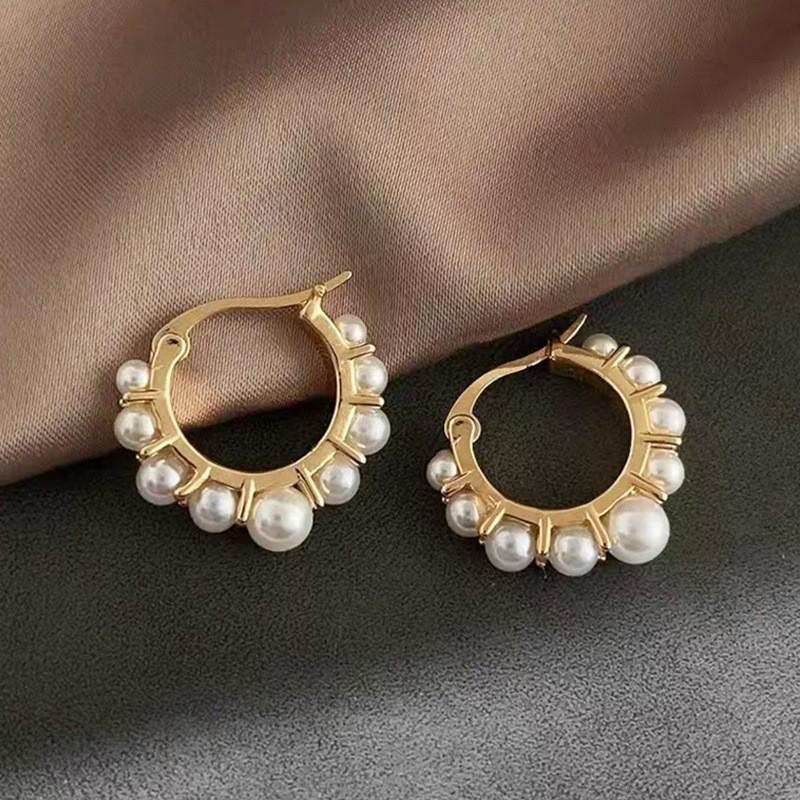 

European and American personalized light luxury exquisite pearl circle earrings retro elegant Shu Xiaoxiangfeng design earrings золотой