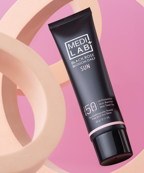 [DAYCELLCOSMETICS] Medi Lab Schwarze Rosenblüte Tägliche Feuchtigkeitsspendende Glow Sonnencreme 60g (Lichtschutzfaktor 50+ / PA++++)