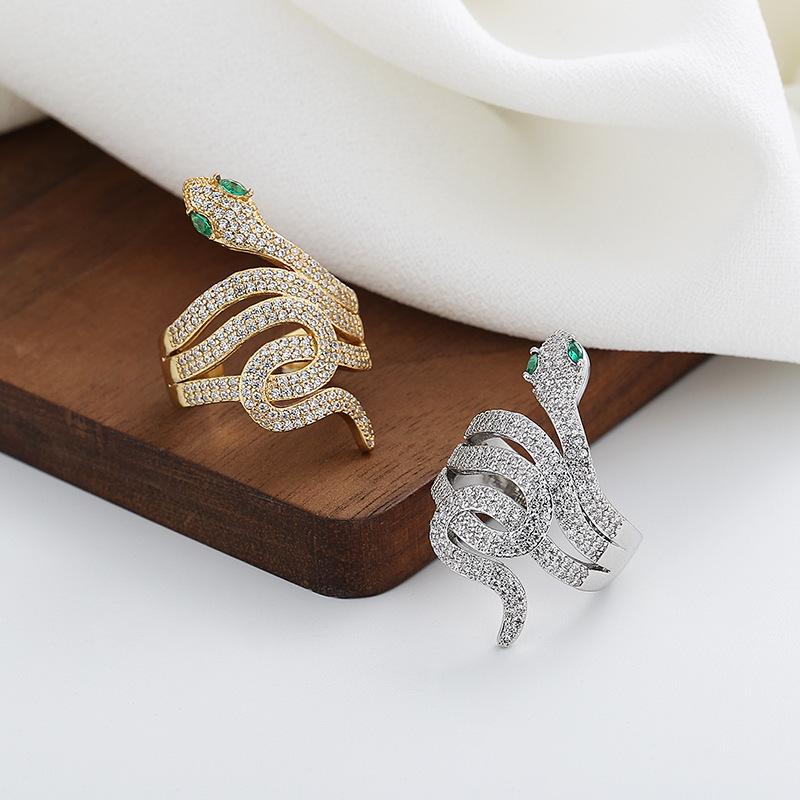 Trendy Unisex Luxury Snake-Shaped Diamond Ring: Exaggerated Hip Hop Style