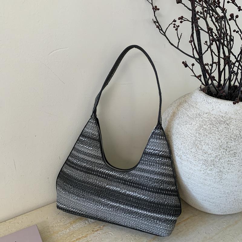 

Women s bag versatile simple ice silk thread hand-crocheted women s new handheld underarm bag shoulder bag чорний