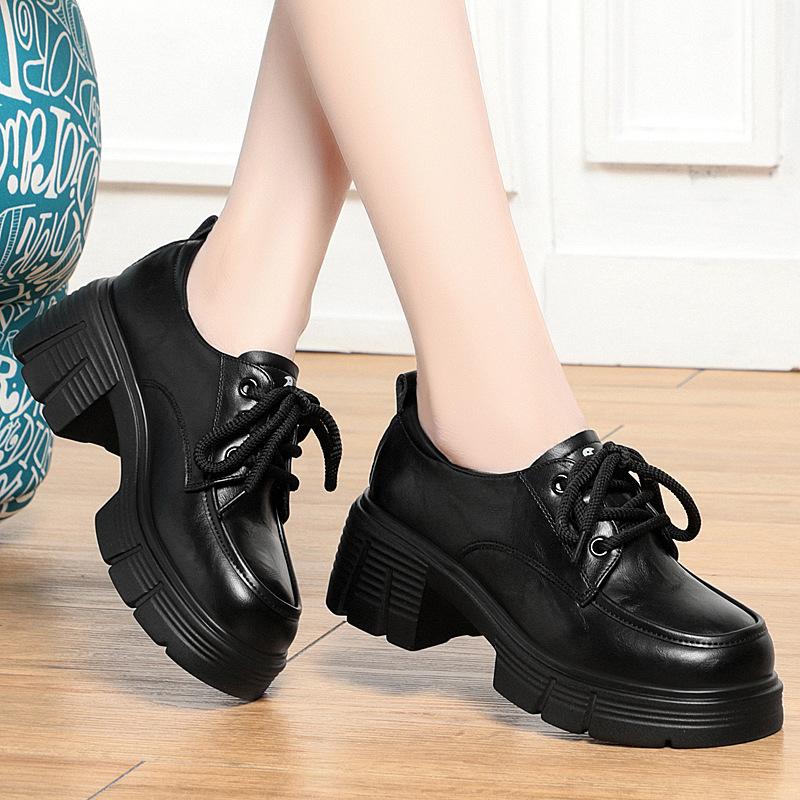 

Кожаные туфли в британском стиле для женщин, визуально увеличивающие рост. Туфли-лоферы на толстой подошве со шнуровкой. Черные универсальные туфли на толстом каблуке. 40 чёрный