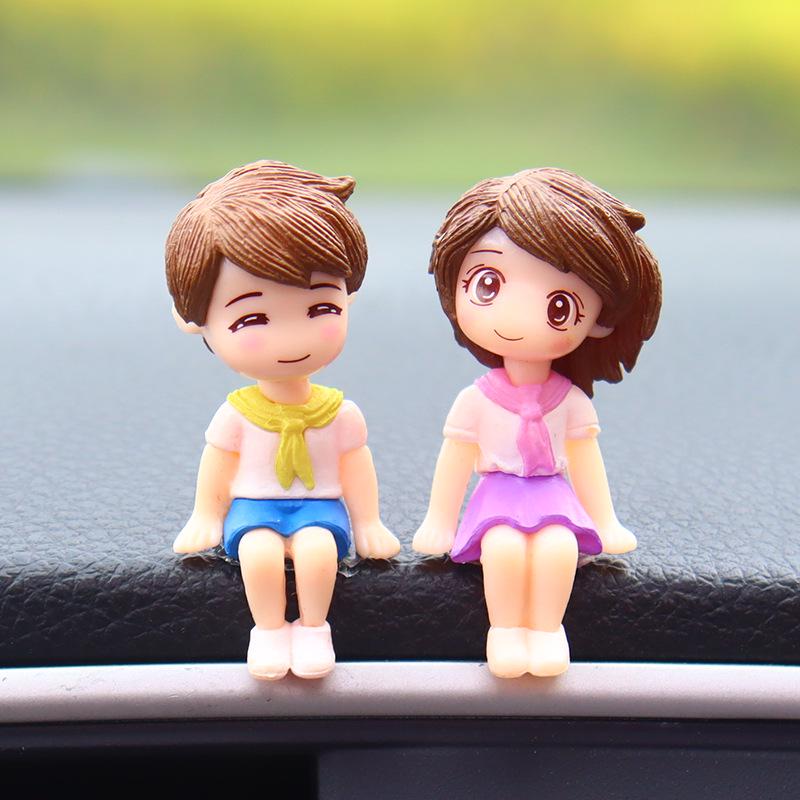 Adorable Kissing Couple Car Ornaments - Cute Interior Decorations for Cars