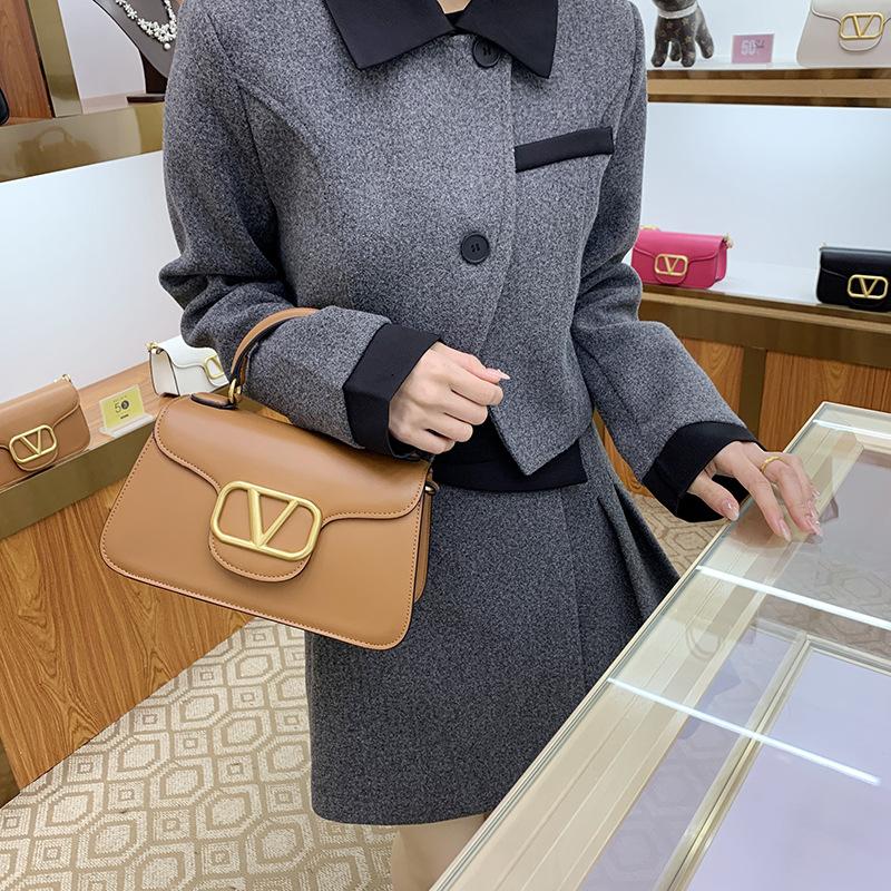 High-quality 2024 new women's handbag, small square bag, shoulder and crossbody bag, fashionable and versatile small square bag