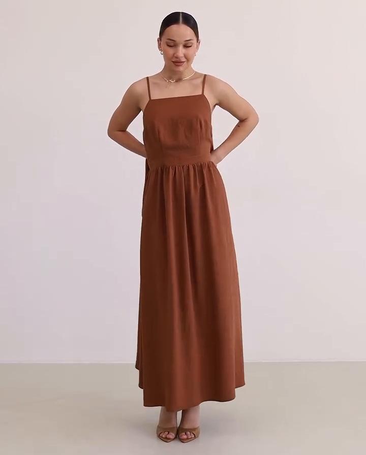 

2025 Summer Women s Loose Spaghetti Strap Casual Dress with Pockets L світло-коричневого кольору