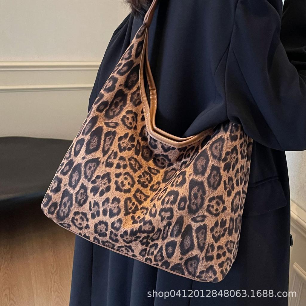 Large-capacity Bag Women's 2025 New Fashion Versatile Casual Shoulder Underarm Bag Casual Commuter Leopard Print Tote Bag
