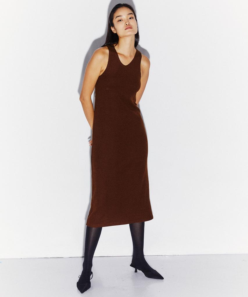Kimdo Crop Turtleneck Sweater V-Neck Dress Set Brown