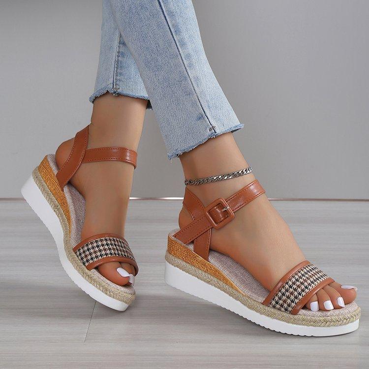 Women's Slope Heel Summer New Casual Middle Heel Fashion Platform Women's Shoes Xiaoxiangfeng Fashion Foreign Trade Large Size Sandals