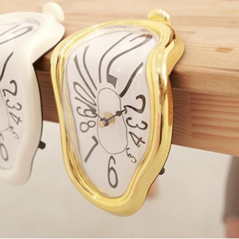 Yaratıcı Eriyen Saat Zaman Akışı Masa Saati Dekoratif Bükülmüş Saat