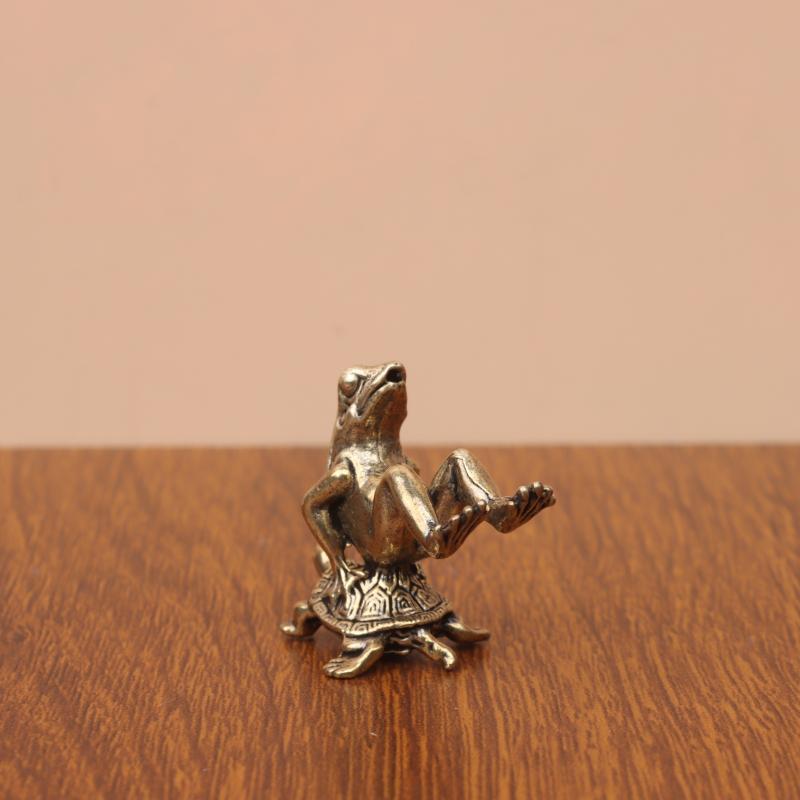 Brass Frog Riding Turtle Figurine Exquisite Retro Brass Craft Unique Accent Piece for Home Office Desktop Bookshelf Decor