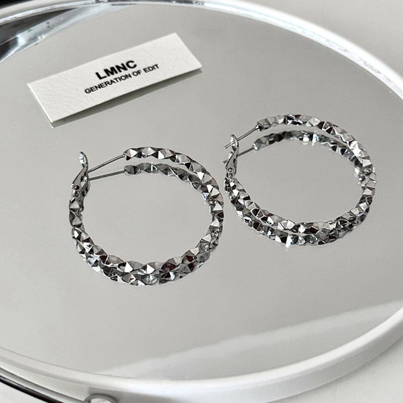 Cold wind Irregularly distorted earrings Women's unique earrings New popular high-end French circle earrings