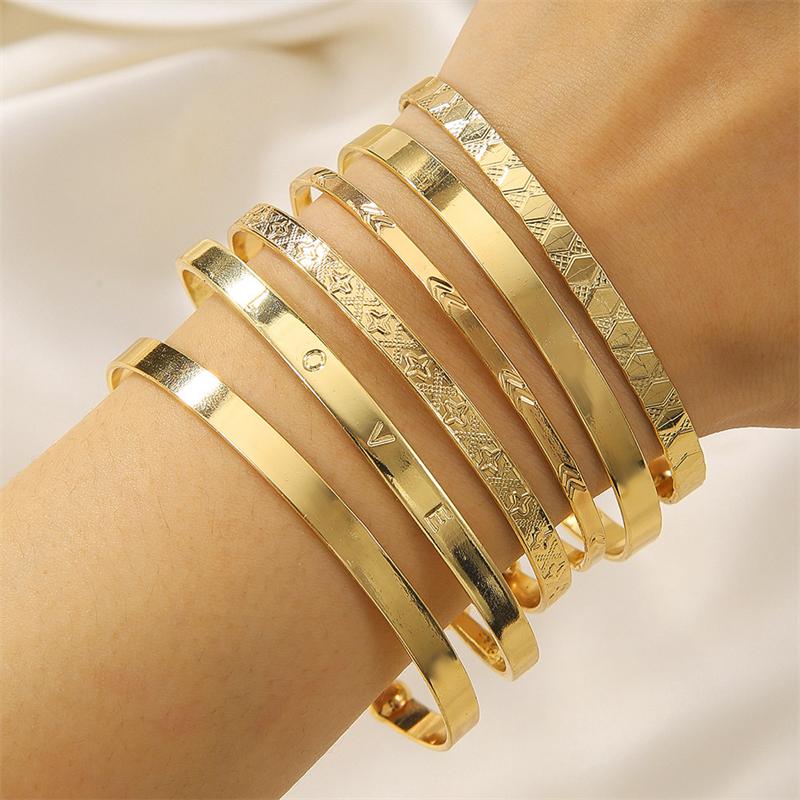 Mehrschichtiges Boho Goldplattiertes Geometrisches Öffnungsarmband Set für Frauen Handmanschette Armreif Handgemachter Schmuck