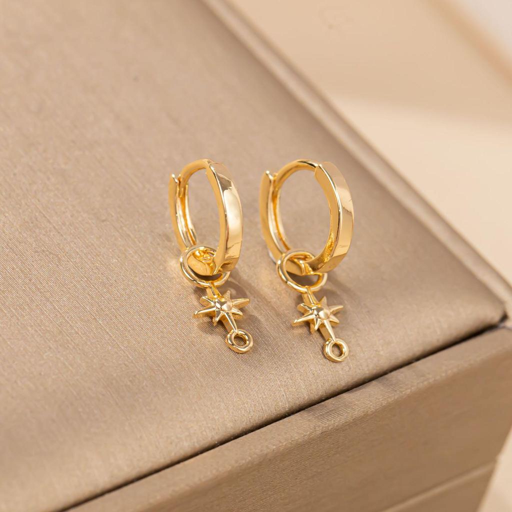 “Eleganti Orecchini a Stella - Design Chic, Versatili e Delicata Cura dell'Orecchio”