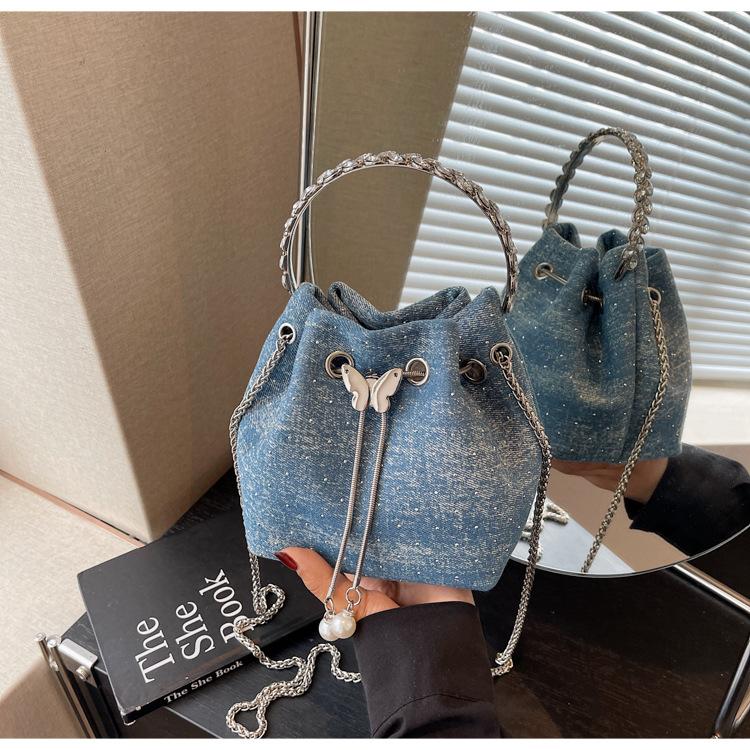 Niche Design Bag Women's 2025 New Fashion High-end Single Shoulder Messenger Bag Pleated Woven Cloud Bag