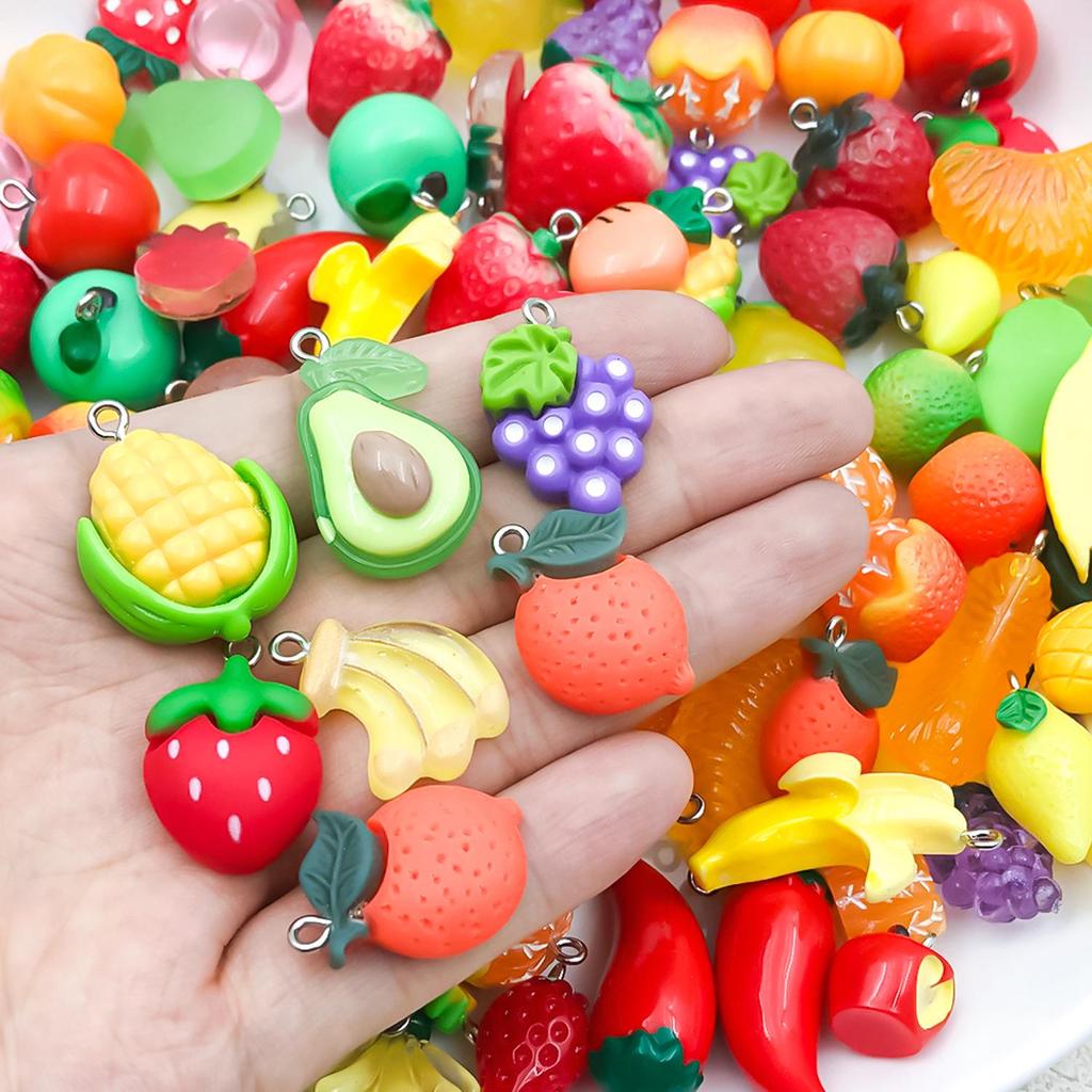 3D pryskyřičné simulační ozdoby ovoce: Citronové, hroznové, jahodové, jablečné doplňky pro DIY přívěskové náhrdelníky