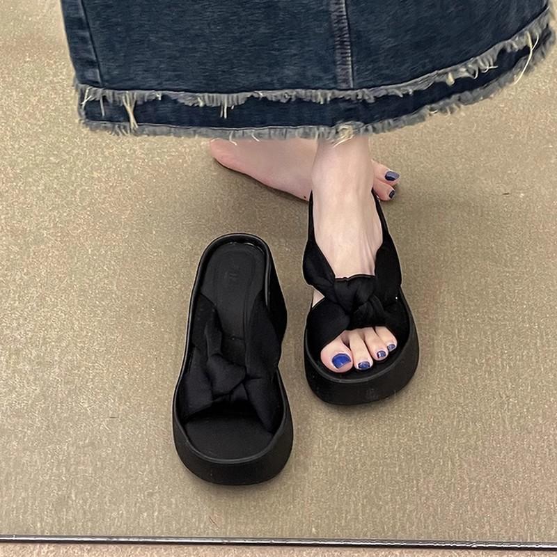 French fashion thick bottom with skirt high-end sandals women's 2025 summer new comfortable and versatile, not tired of feet