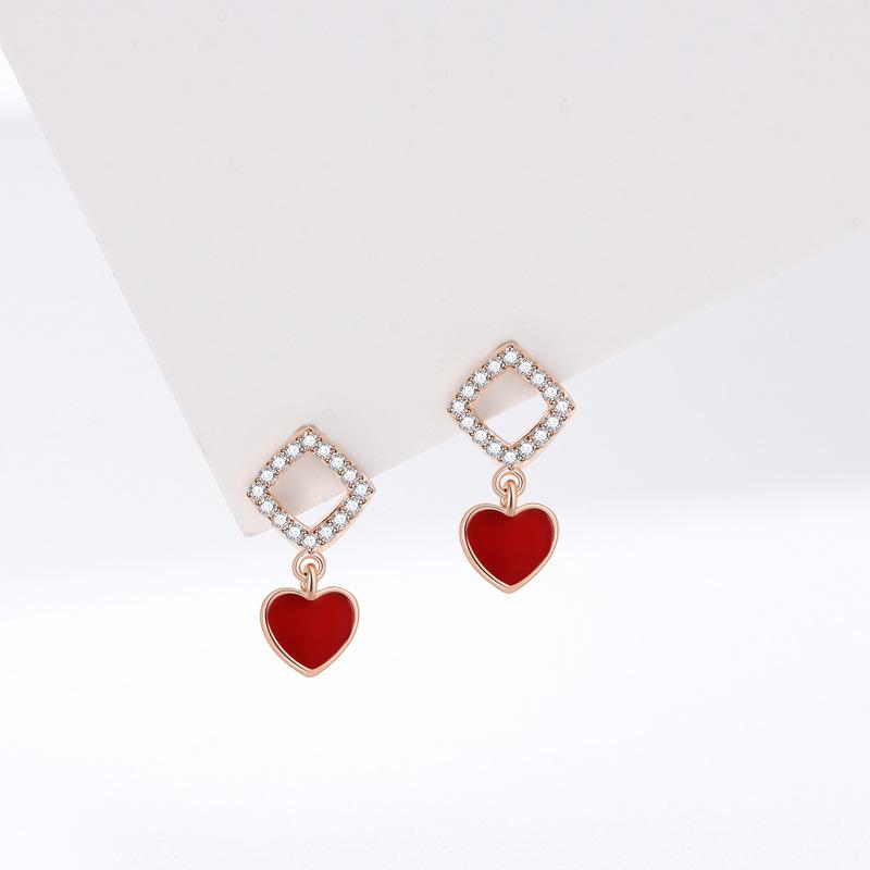 

Серьги-гвоздики в форме красного сердца с ромбами, простые и универсальные женские серьги-гвоздики с эмалью, корейские серьги-сердечки