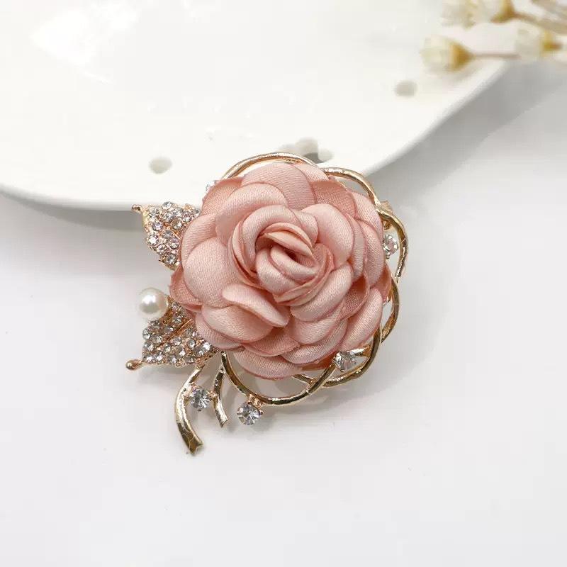 1Pcs High-End Fashion Pearl Women's Jewelry Accessories Retro Fabric Rose Flower Brooch Pin Clothing Flower Brooch