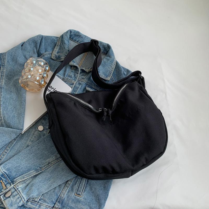 Leisure bag 2025 is popular this year. Small foreign style, fresh and large-capacity bags are popular. Women's shoulder underarm bags are simple and 