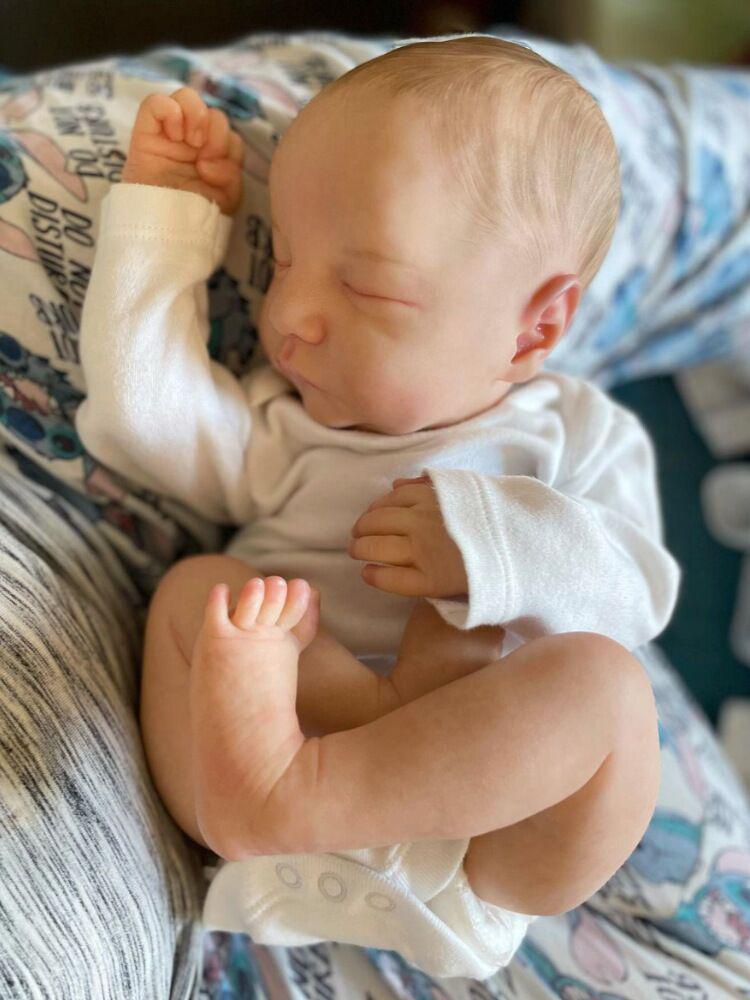 49cm Lifelike Reborn Baby Doll Levi with 3D Skin Cloth Body Doll