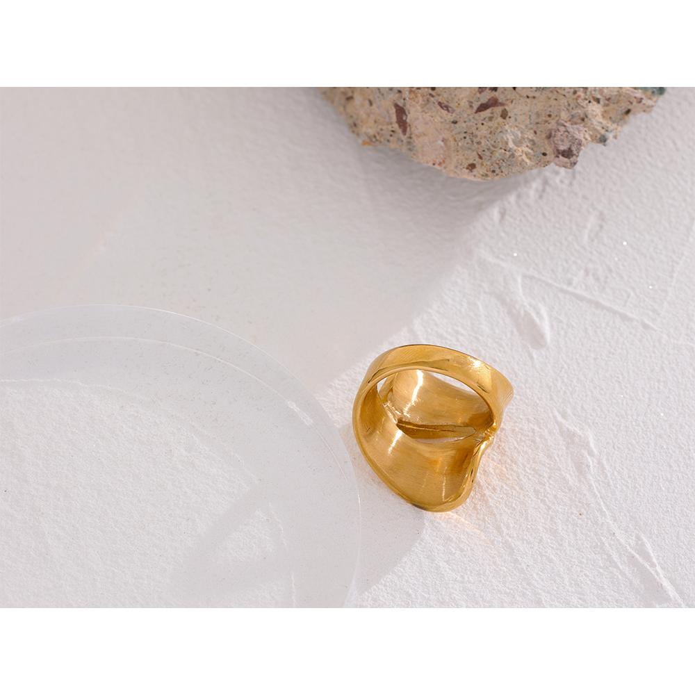 Yhpup Wasserdichter Goldener Edelstahl Statement-Ring für Damen Einzigartiges Design Mode-Charme Trendiger Personalisierter Schmuck