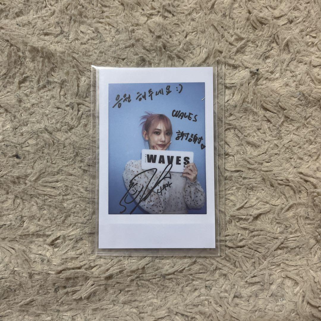 

[USED] izone WAVES Miyawaki Sakura Polaroid Cheki Trading Card Chinese Magazine Bonus