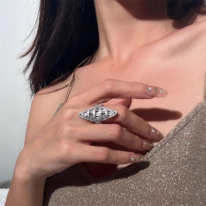 Adjustable Crystal Glamorous Ring With Dazzling Diamond Pattern For Women Modern