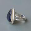 Anello con Zaffiro Blu Trilliante, Anello in Argento Sterling 925, Anello Minimalista Statement Fatto a Mano, Anello di Promessa per Donne