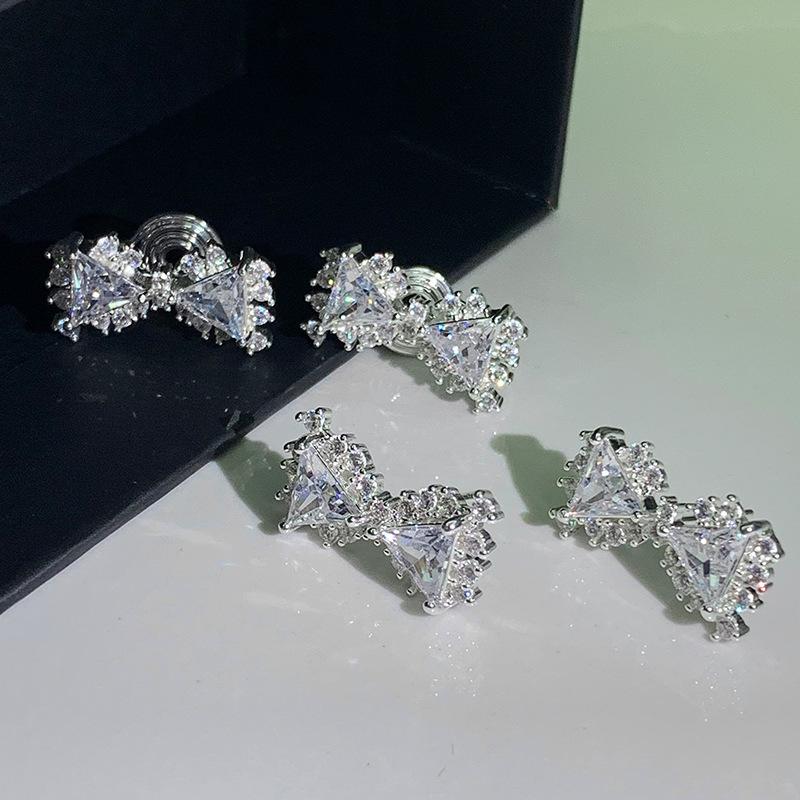 Einfache Zirkon-Schleifen-Steckohrringe exquisite Ohrringe leichter Luxus Ohrringe Damen