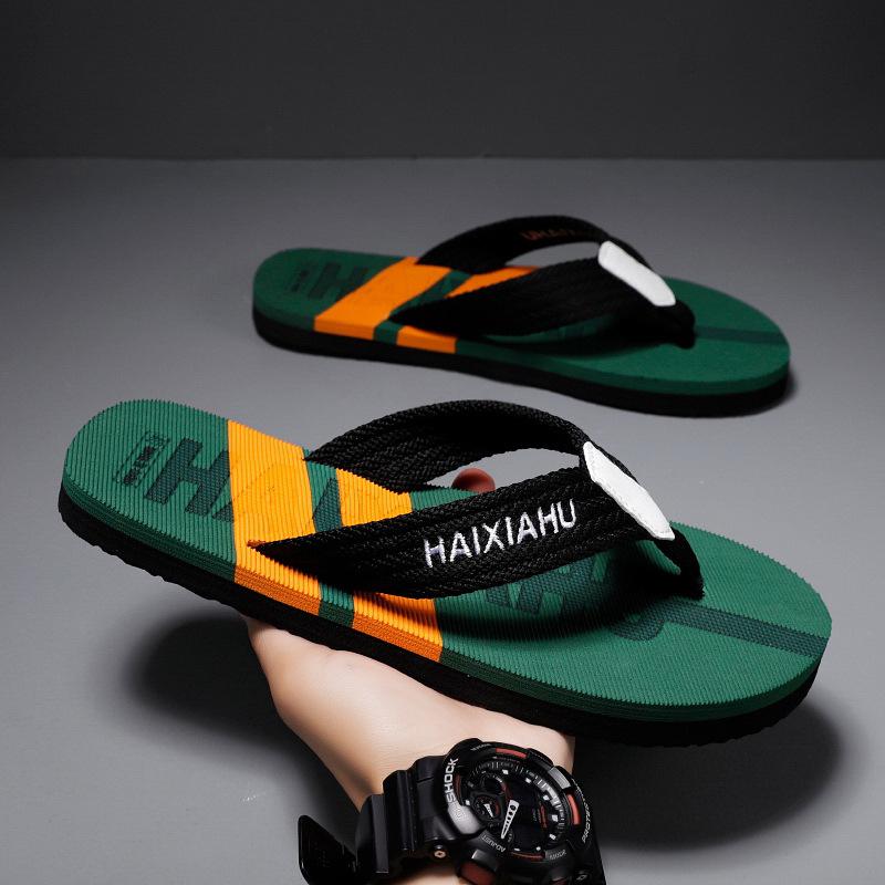 Men's Fashionable Summer Flip Flops Flat Sole Bathroom Non-slip Slippers Outdoor Beach Sandals Soft Rubber Indoor Home Slippers