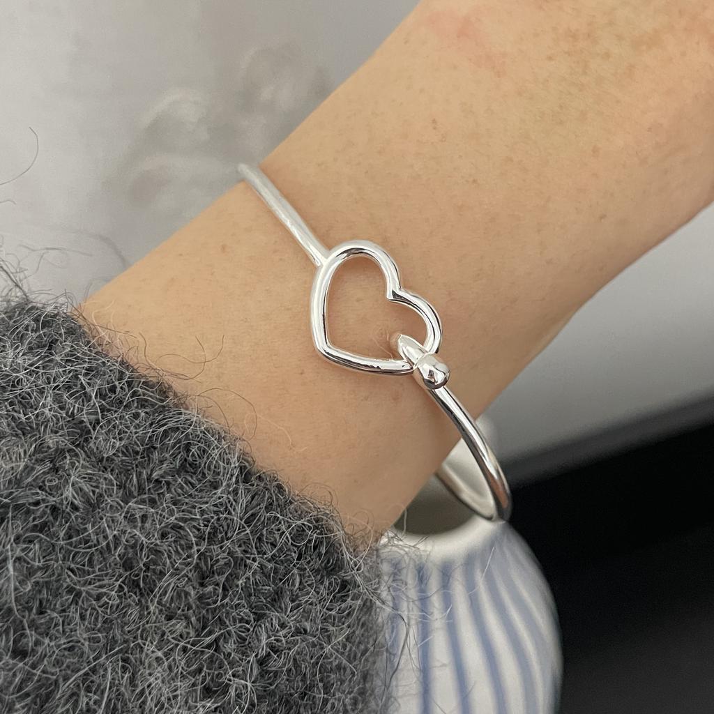 100% Solid 925 Sterling Silver Retro Bracelet for Women Geometric Hollow Heart Handmade Sparkling Simple Bracelet Birthday Gift